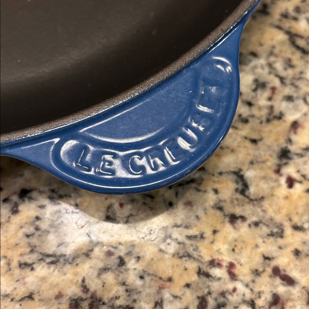 Le Creuset enameled cast iron skillet - Picture 2 of 6